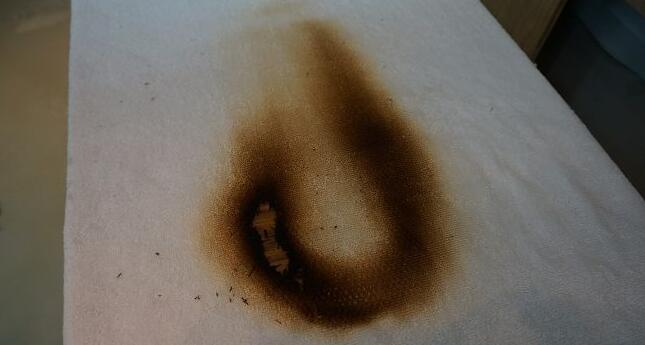 又是一款測試未過的產品，不過基于保密原則，只能展示被燒毀的紗布。