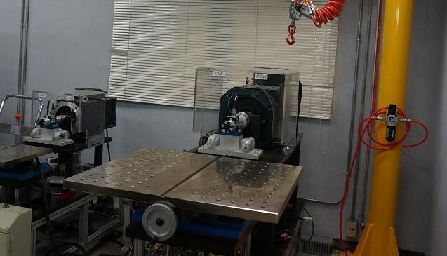 如果是比較大型的馬達，進行堵轉會產生強大的扭力，這時就必須透過一些專門的夾具設備固定之后進行測試。