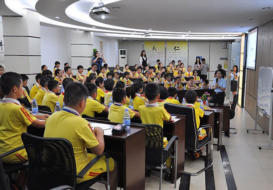 東城花園小學(xué)來(lái)優(yōu)科開(kāi)展科普體驗(yàn)活動(dòng)-2.jpg 東城花園小學(xué)來(lái)優(yōu)科開(kāi)展科普體驗(yàn)活動(dòng)-2.jpg