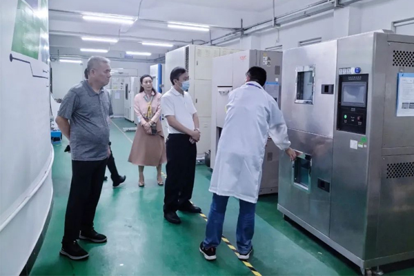 常平鎮鎮長李中文領導一行蒞臨優科參觀指導 常平鎮鎮長李中文領導一行蒞臨優科參觀指導