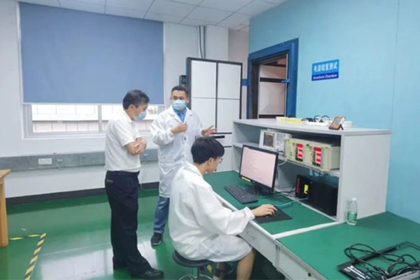 常平鎮鎮長李中文領導一行蒞臨優科參觀指導 常平鎮鎮長李中文領導一行蒞臨優科參觀指導