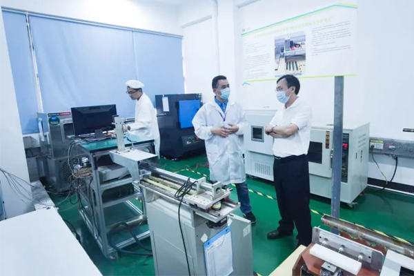 常平鎮鎮長李中文領導一行蒞臨優科參觀指導 常平鎮鎮長李中文領導一行蒞臨優科參觀指導