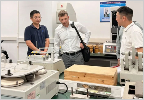 RINA(意大利船級社)一行到訪優科南京汽車檢測實驗室-3.jpg RINA(意大利船級社)一行到訪優科南京汽車檢測實驗室-3.jpg